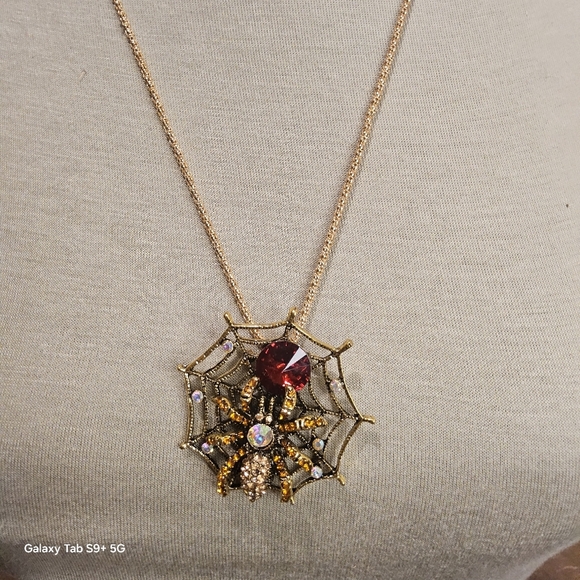 NWT  SPIDER  n WEB  STATEMENT NECKLACE - Picture 5 of 5